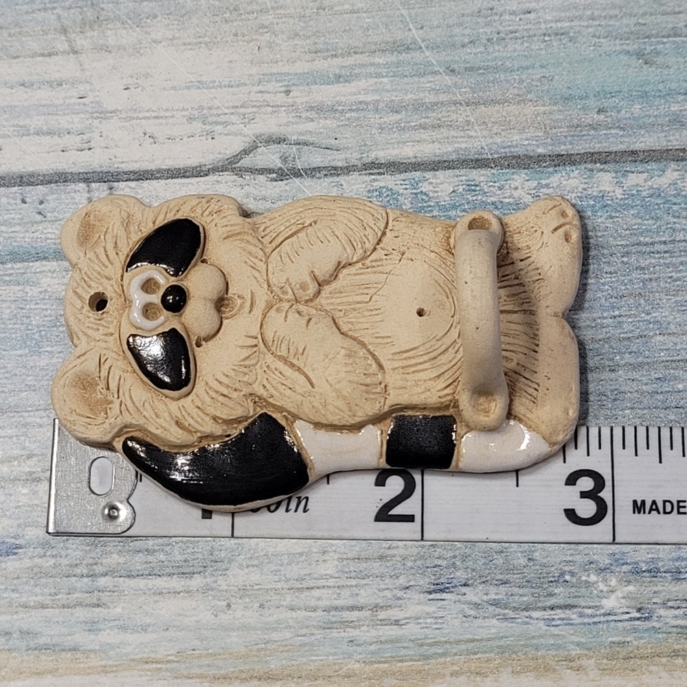 Clay Raccon wall hanging. - Picture 4 of 6